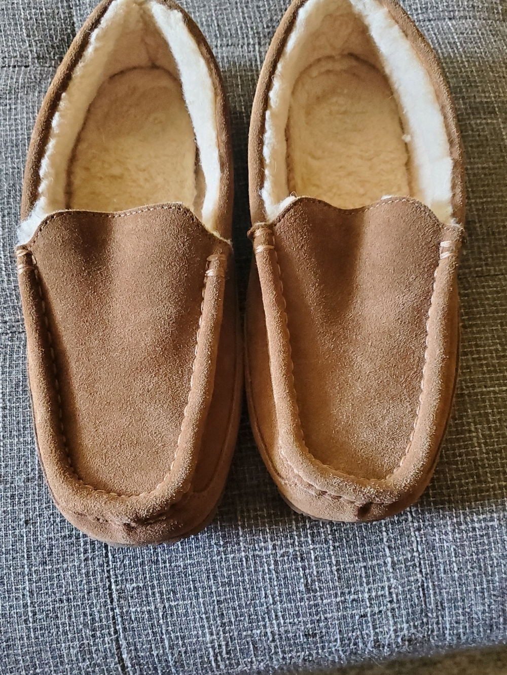 Cozy Suede Moccasin Slippers in Chestnut Brown Mens Sz 8 Bearpaw